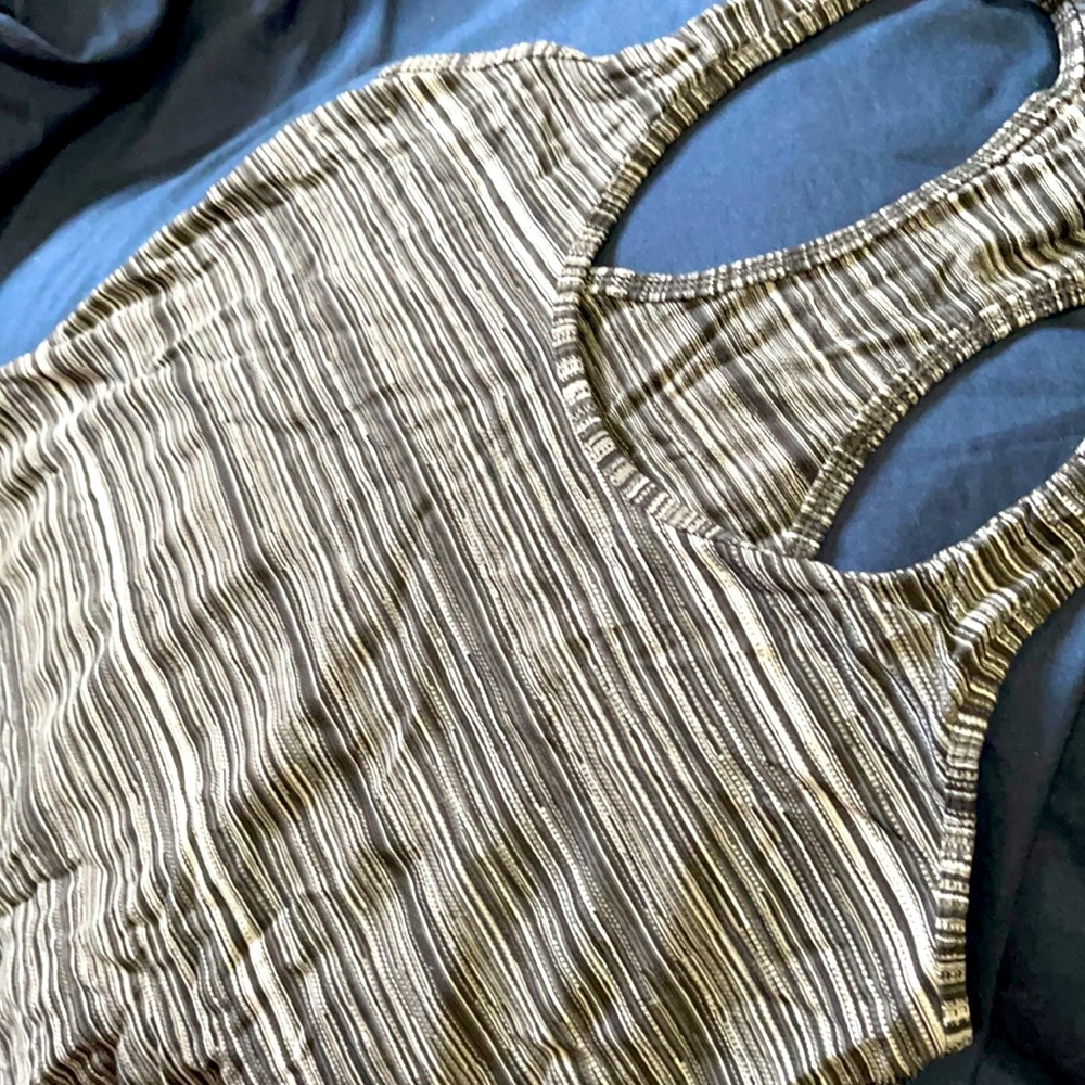 Size 6 lululemon black grey white strip crb tank🖤